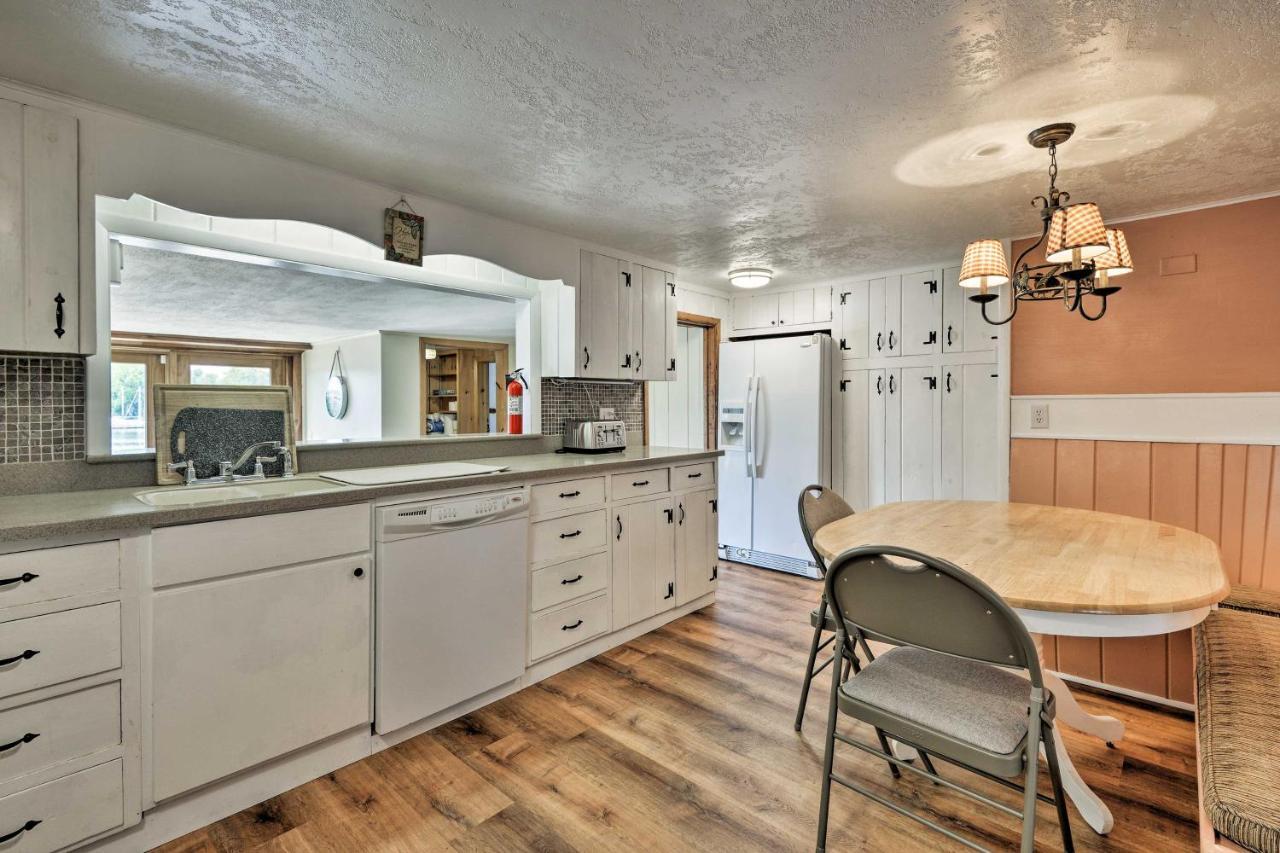Family Cottage On Chaumont Bay, Walk To Downtown Extérieur photo